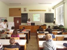 МЛАДЕЖИ ОТ БЧК УЧИХА ДЕЦА КАК ДА СЕ СПРАВЯТ С АГРЕСИЯТА В УЧИЛИЩЕ