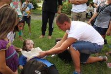 БЧК И ДОБРОВОЛЦИТЕ НА БИБЛИОТЕКАТА ОТПРАЗНУВАХА С ГРАЖДАНИ ПРАЗНИКА НА КВАРТАЛ КОЛЮ ФИЧЕТО