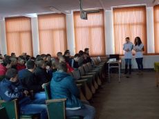 МЛАДЕЖИ ОТ БЧК УЧИХА ДЕВЕТОКЛАСНИЦИ ОТ МЕХАНОТЕХНИКУМА КАК ДА СЕ СПРАВЯТ С АГРЕСИЯТА В УЧИЛИЩЕ