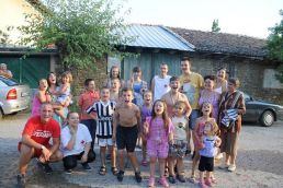 „ЗАБАВНО ЛЯТО”  ПРОДЪЛЖАВА С ДОБРОВОЛЦИТЕ НА БИБЛИОТЕКАТА И БЧК