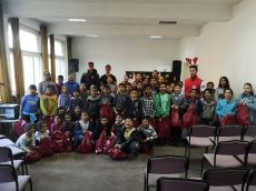 200 ПАКЕТА СЪС ЗДРАВОСЛОВНА ХРАНА ЗА ДЕЦА В РИСК ДАРИ БЧК В ЛОВЕШКА ОБЛАСТ