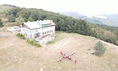 ДОБРОВОЛНИТЕ ЕКИПИ ЗА РЕАКЦИЯ ПРИ БЕДСТВИЯ КЪМ БЧК ЛОВЕЧ И ПЛЕВЕН ПРОВЕДОХА ТРЕНИРОВЪЧНО УЧЕНИЕ НА ХИЖА ДЕРМЕНКА С ОБУЧИТЕЛИ ПЛАНИНСКА СПАСИТЕЛНА СЛУЖБА ЛОВЕЧ